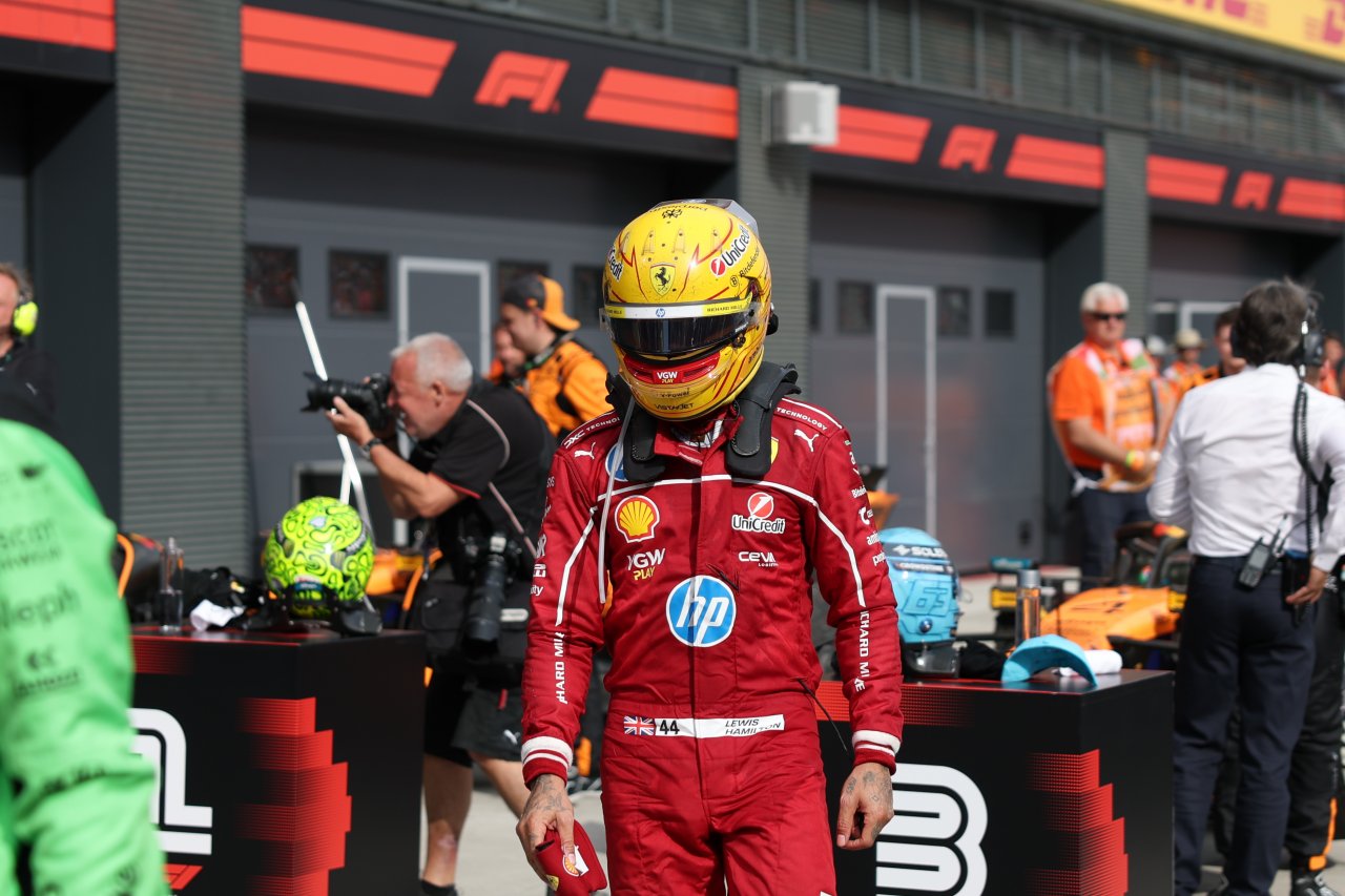Lewis Hamilton naj se upokoji Lewis Hamilton naj se upokoji