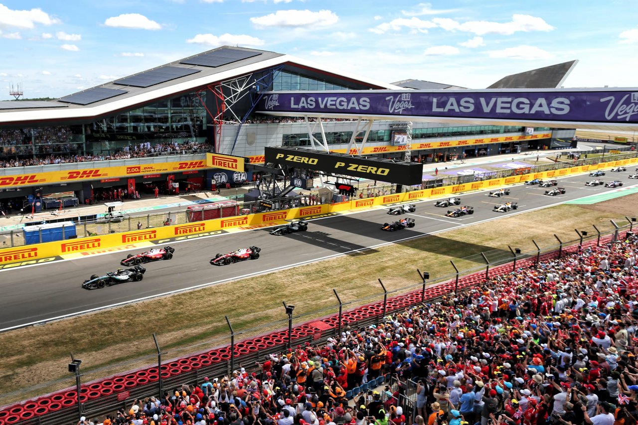 Zakaj zmeda v zvezi z varnostnim avtomobilom v Silverstonu Zakaj zmeda v zvezi z varnostnim avtomobilom v Silverstonu