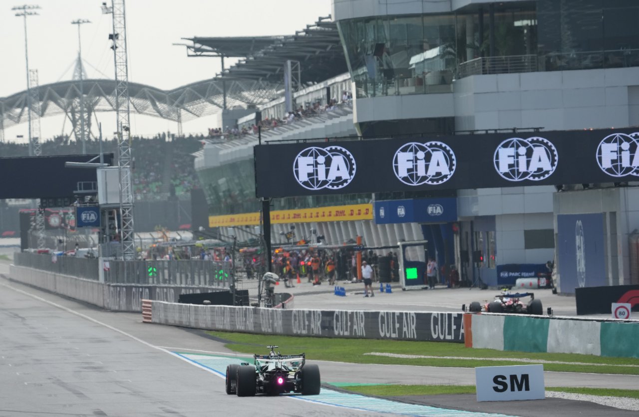 V Sepangu so pole position narisali na napačno stran steze V Sepangu so pole position narisali na napačno stran steze
