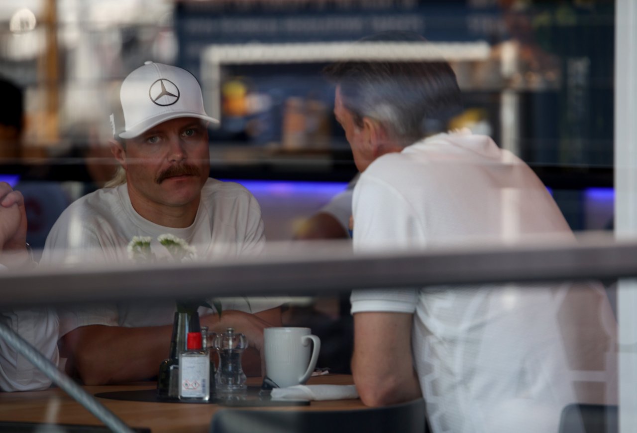 Nenavaden intervju med Rosbergom in Bottasom