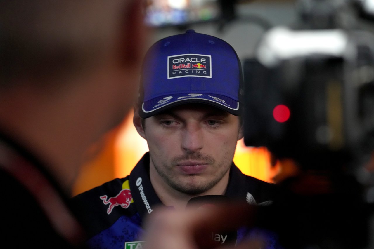 Prednost Verstappna in Neweya, vse ekipe blefirajo