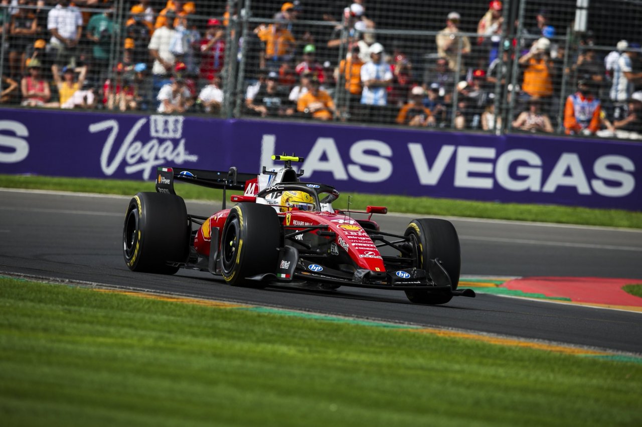 Mercedesu dvojna zmaga na uvodu v novo ero F1