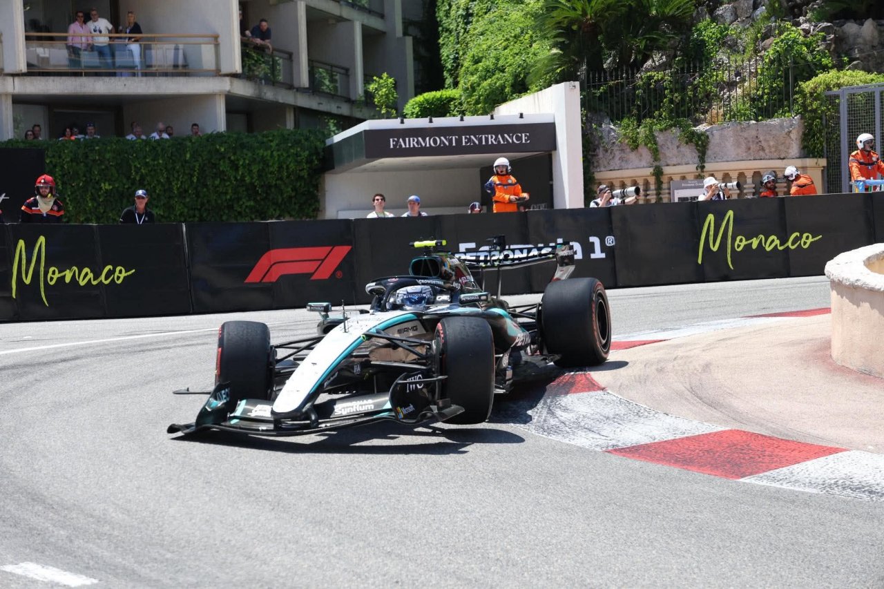 Antonelli pokazal zobe in prehitel oba Ferrarija Antonelli pokazal zobe in prehitel oba Ferrarija