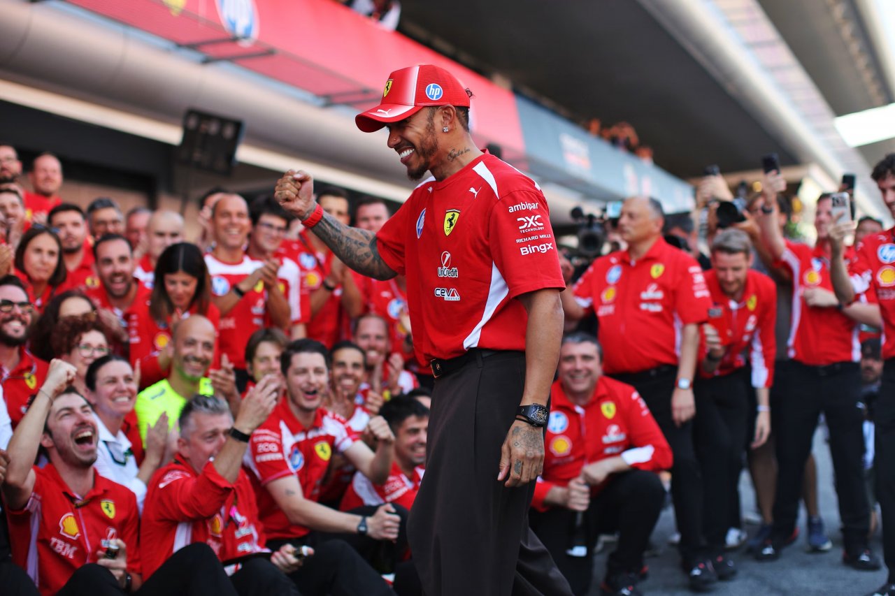 Kaj si sodelavci pri Ferrariju mislijo o Hamiltonu Kaj si sodelavci pri Ferrariju mislijo o Hamiltonu
