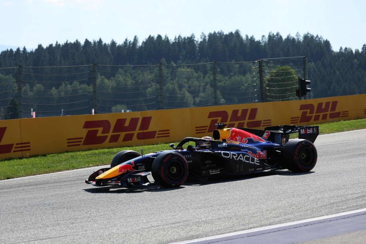 Red Bull prevzel odgovornost za Verstappnovo nesrečo v kvalifikacijah Red Bull prevzel odgovornost za Verstappnovo nesrečo v kvalifikacijah