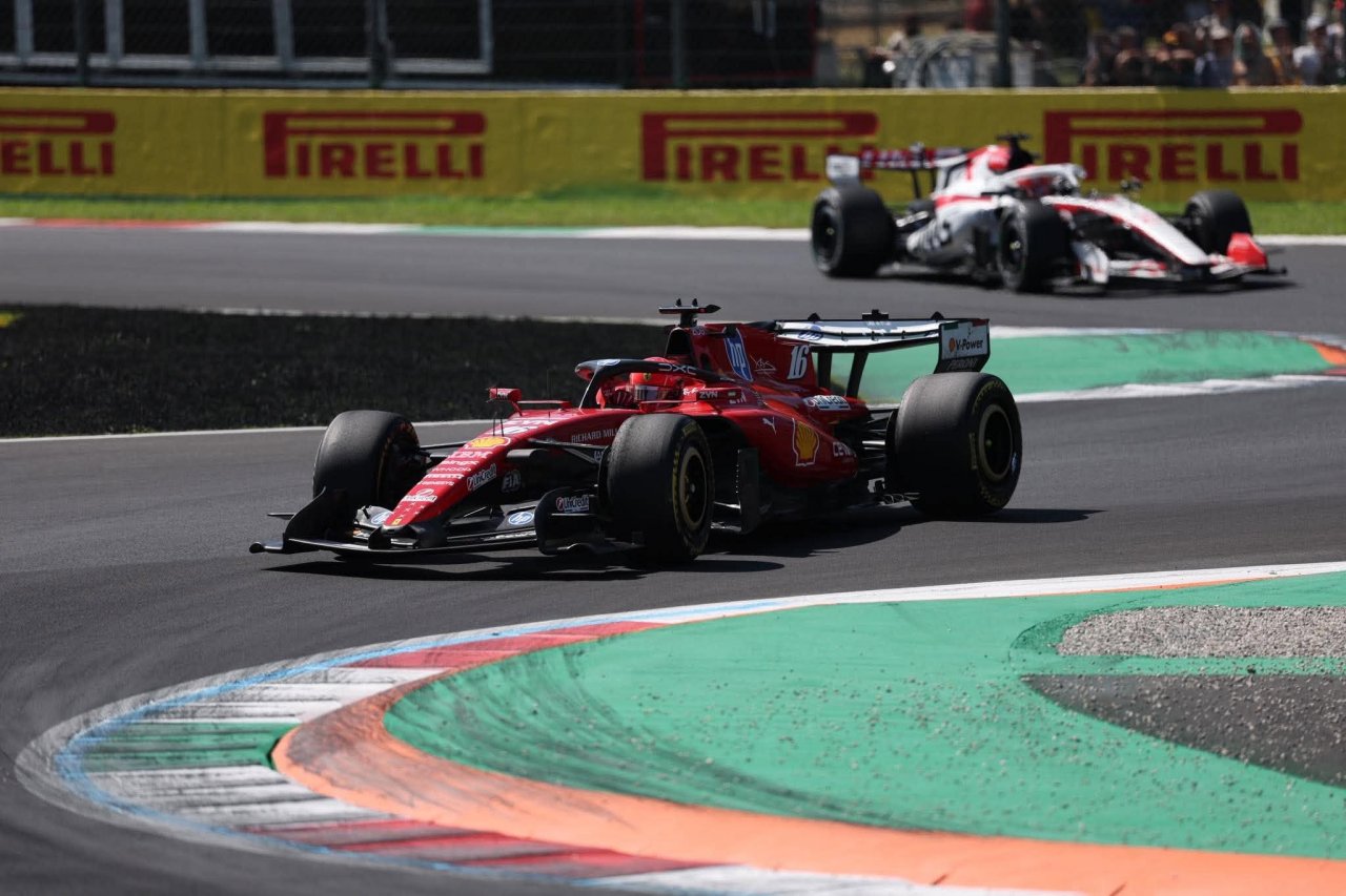 Ferrari doma začel z dvojčkom Ferrari doma začel z dvojčkom