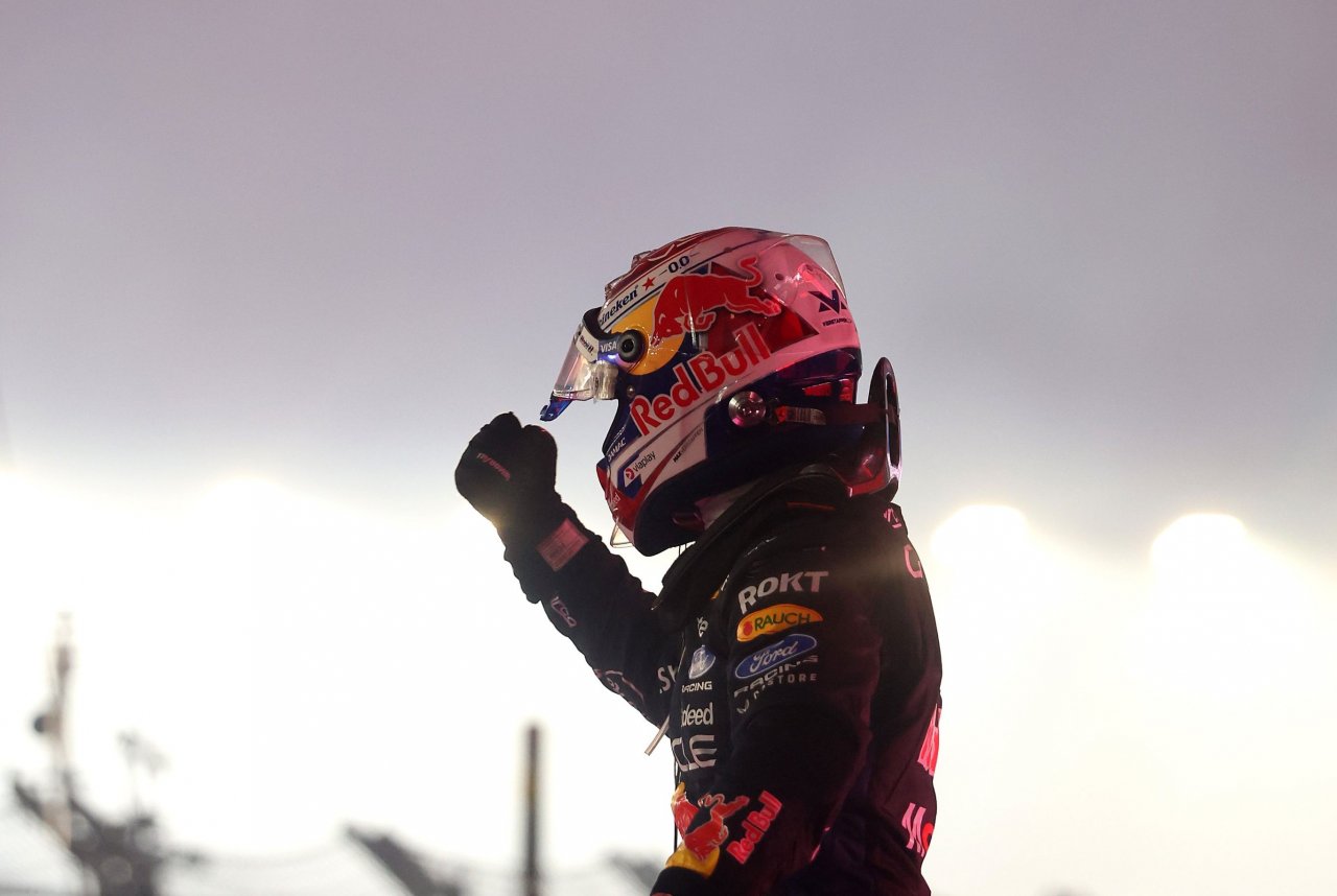 Red Bull iz sekunde in pol zaostanka do dveh zaporednih zmag Red Bull iz sekunde in pol zaostanka do dveh zaporednih zmag